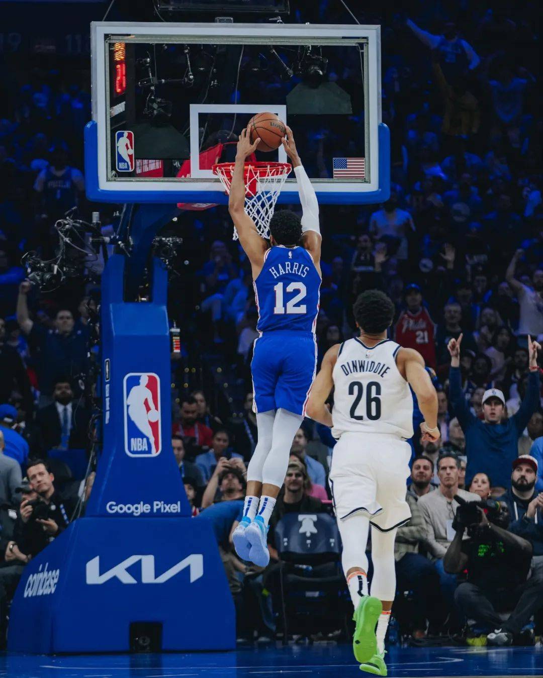 山东泰山球迷高举事件始末