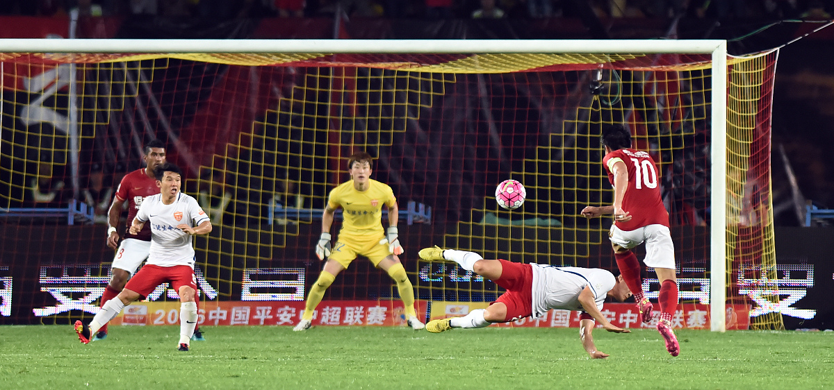 格鲁吉亚队获得了一场来之不易的胜利英文